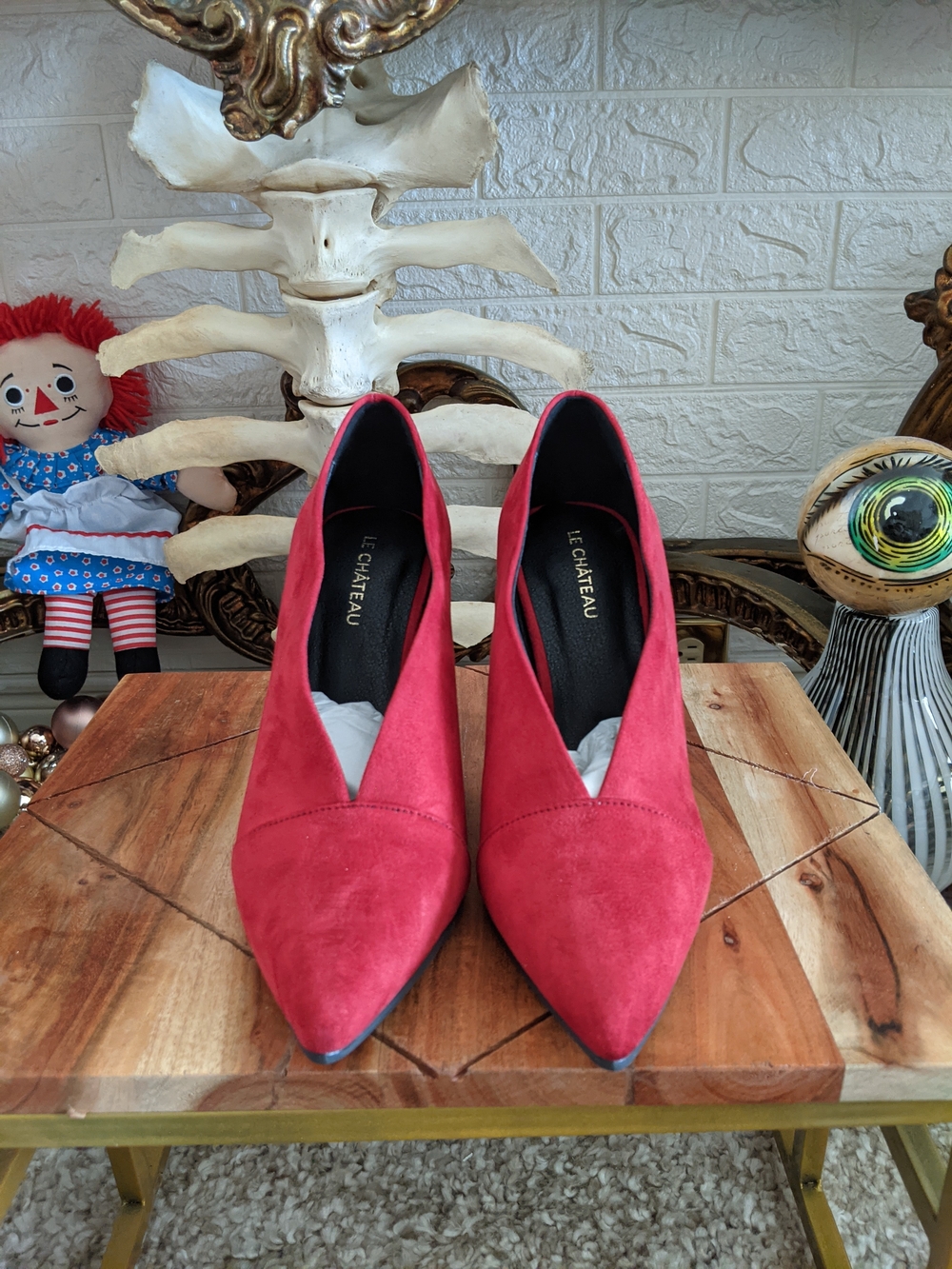 Le Chateau Women's Red Suede Pointed Toe Pumps